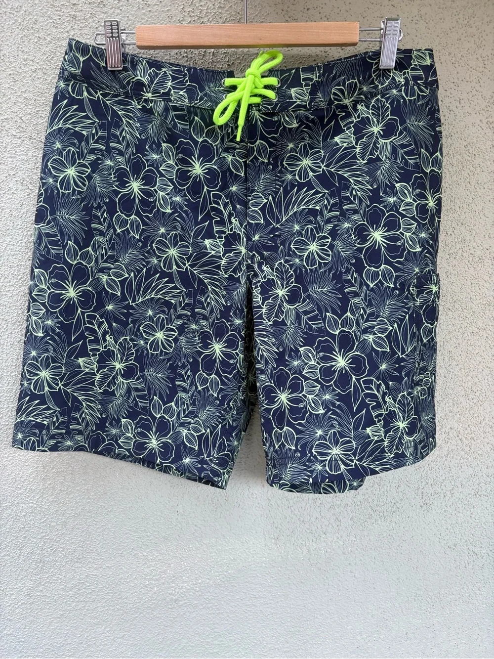 J. Crew 9” Board Shorts Size 32 NWT Navy Floral Swim Trunks with Neon Lime